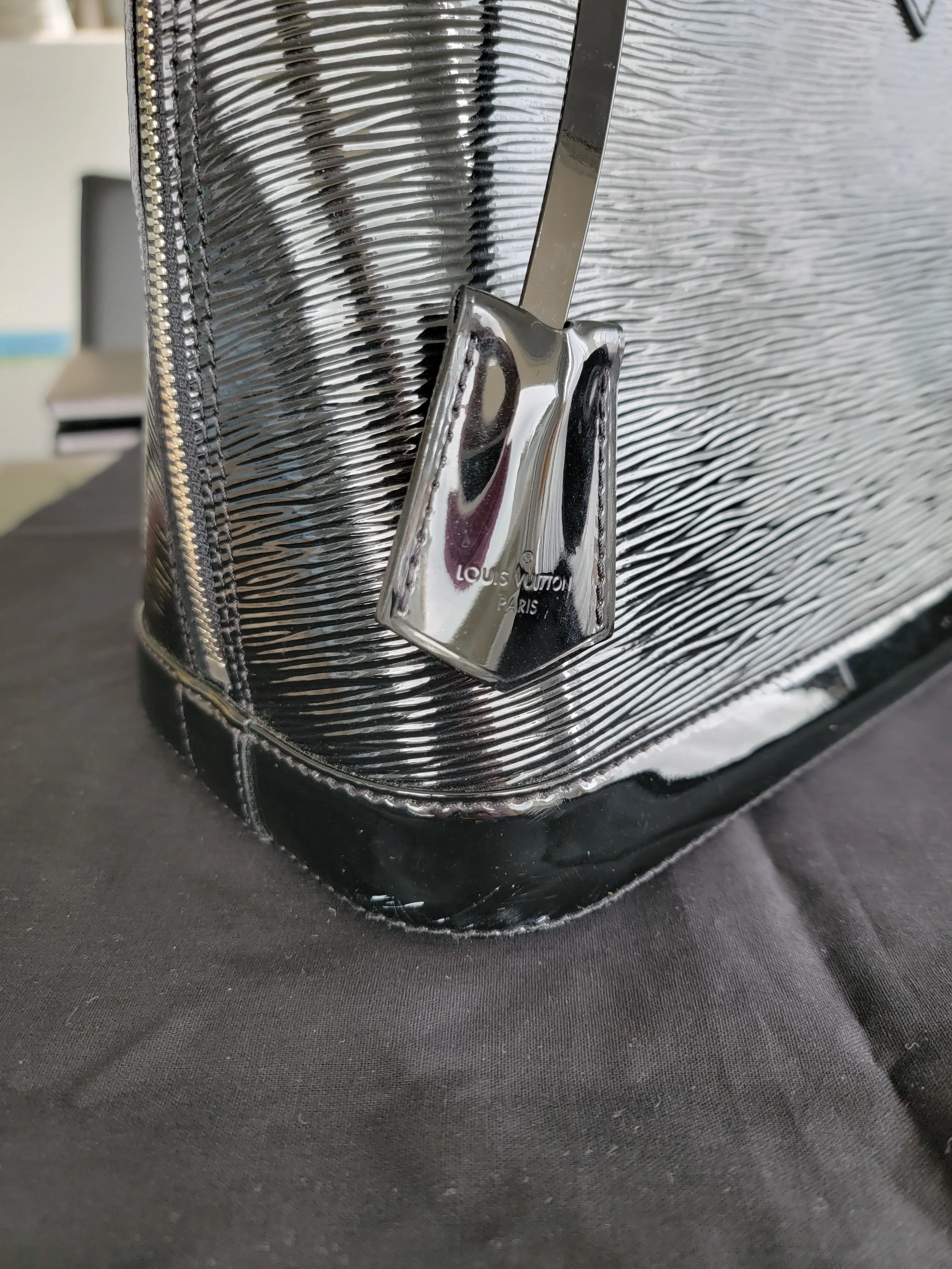 Louis Vuitton Alma PM Epi Vernis | LOOP-Marktplatz