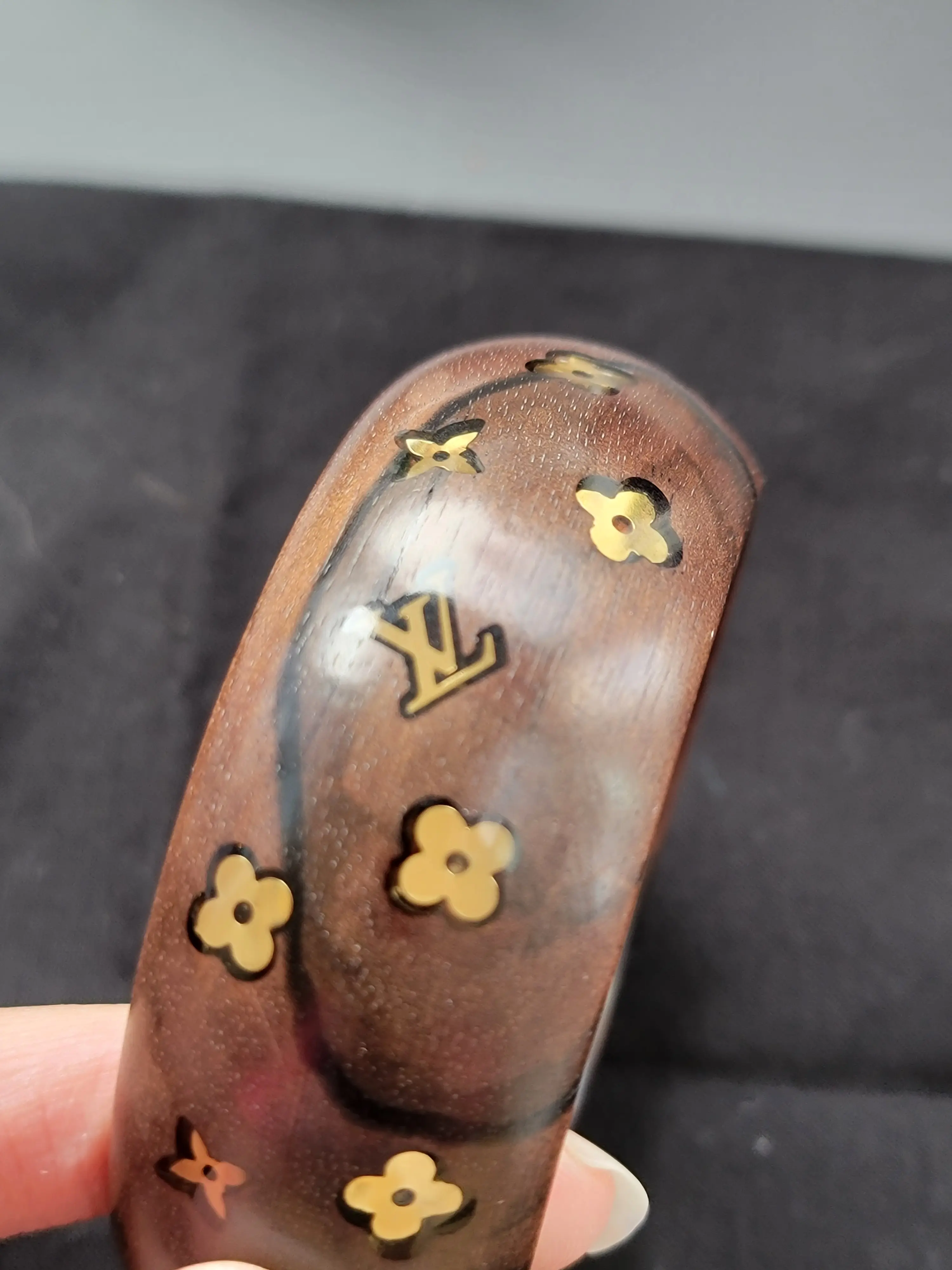 Louis Vuitton Bracelet und Ring aus Holz | LOOP-Marktplatz