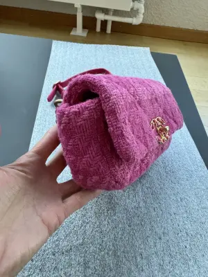 Chanel tweed Bauchtasche | LOOP-Marktplatz
