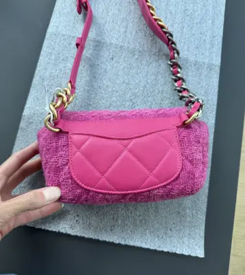 Chanel tweed Bauchtasche | LOOP-Marktplatz