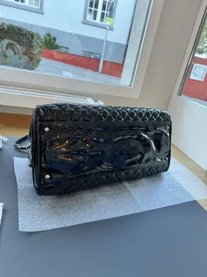 Große Chanel Bowling Tasche | LOOP-Marktplatz
