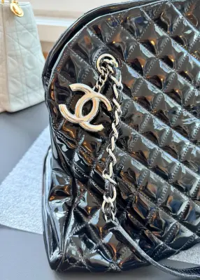 Große Chanel Bowling Tasche | LOOP-Marktplatz