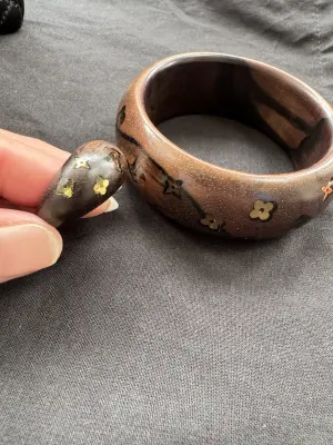 Louis Vuitton Bracelet und Ring aus Holz | LOOP-Marktplatz