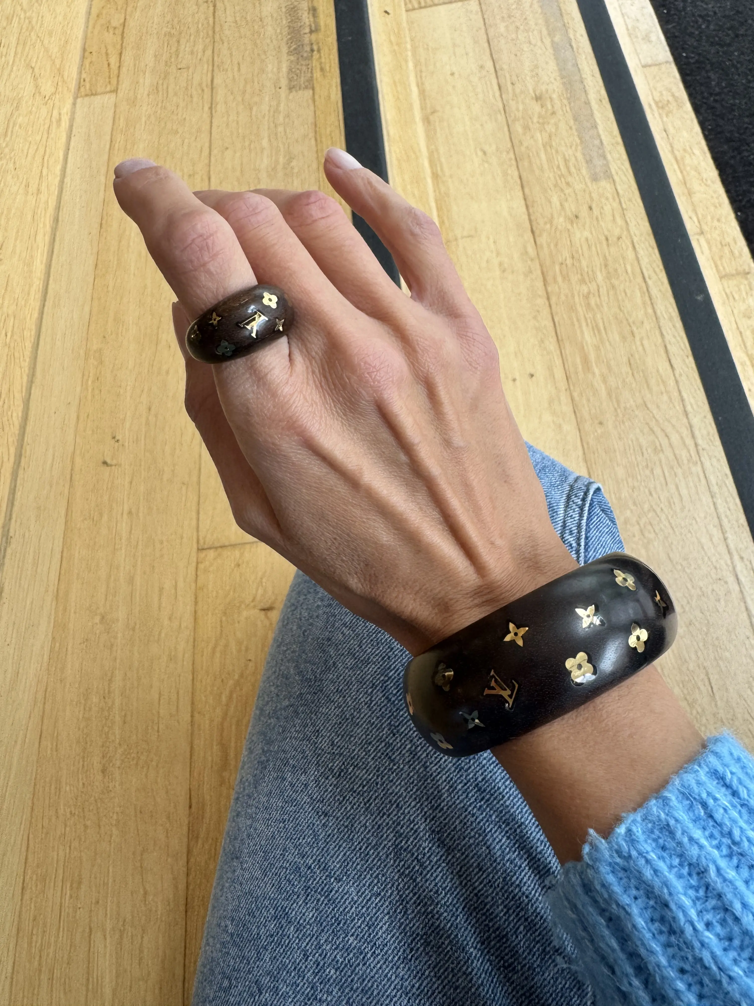 Louis Vuitton Bracelet und Ring aus Holz | LOOP-Marktplatz