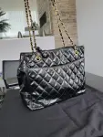 Chanel Shopper Lackleder