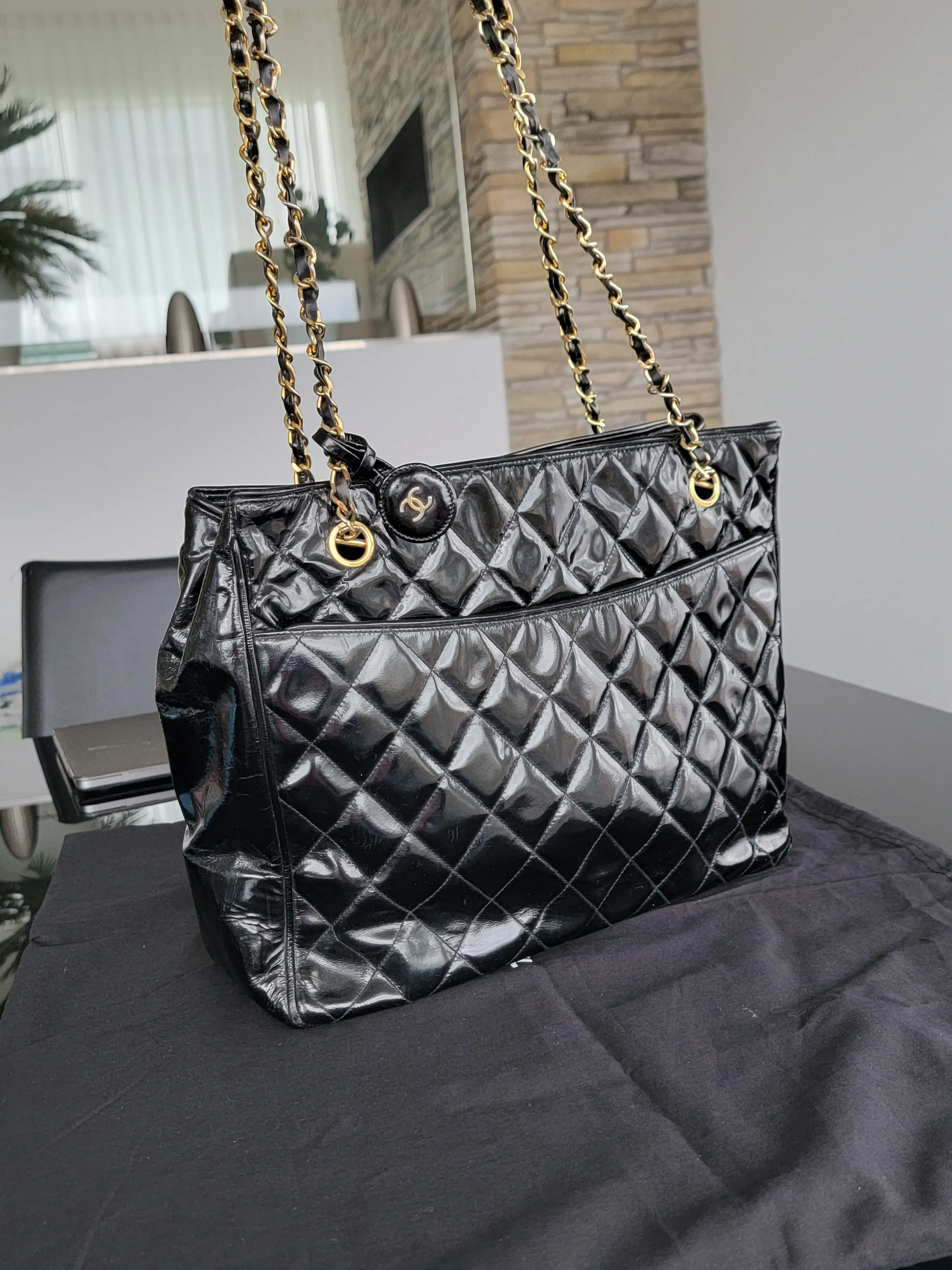 Chanel Shopper Lackleder | LOOP-Marktplatz