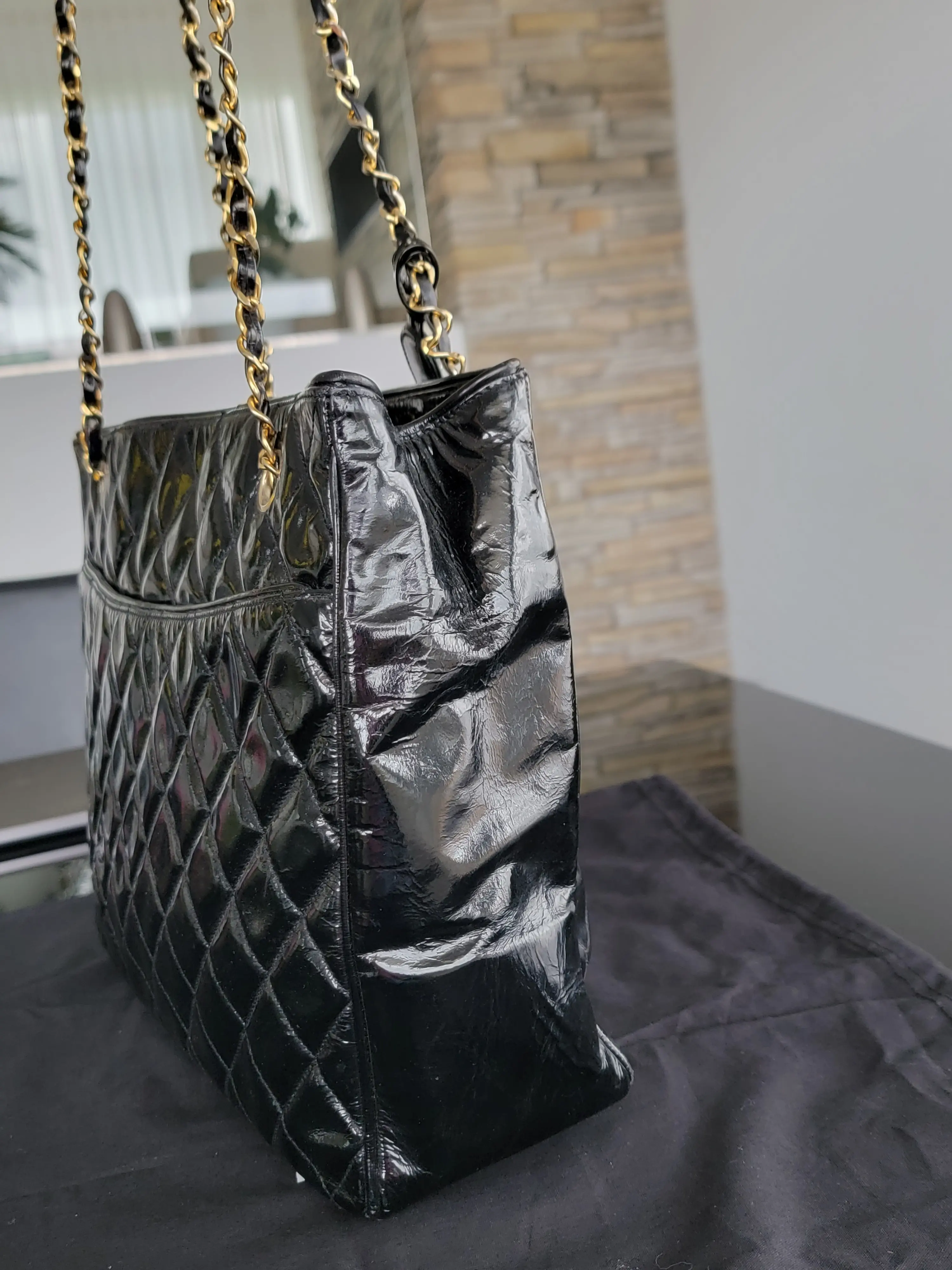 Chanel Shopper Lackleder | LOOP-Marktplatz