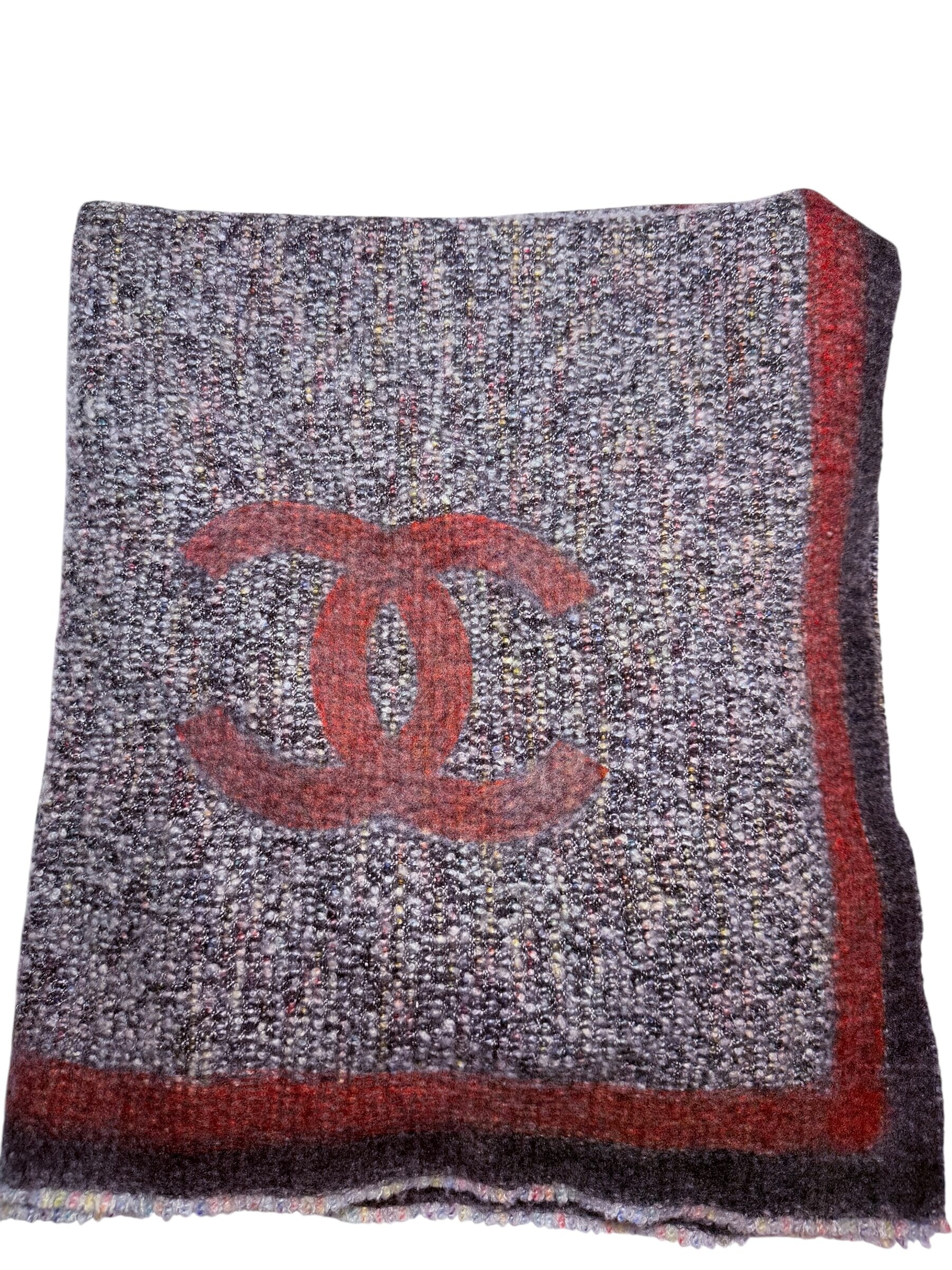 Chanel scarf | LOOP-Marktplatz