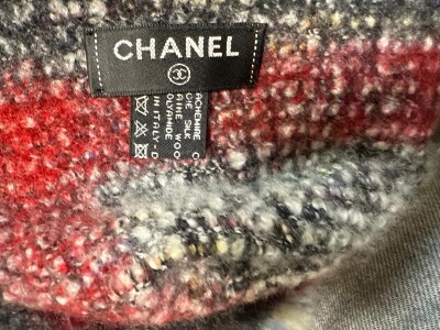 Chanel scarf | LOOP-Marktplatz