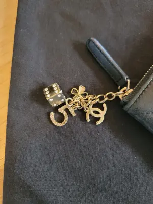 Grosses Chanel Pochette | LOOP-Marktplatz
