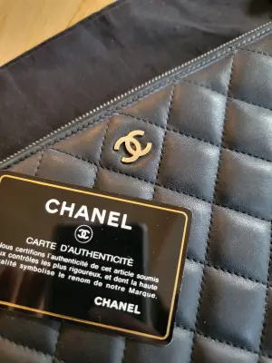 Grosses Chanel Pochette | LOOP-Marktplatz