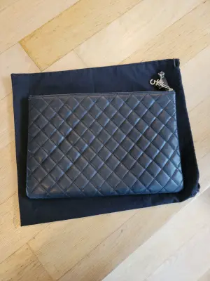 Grosses Chanel Pochette | LOOP-Marktplatz