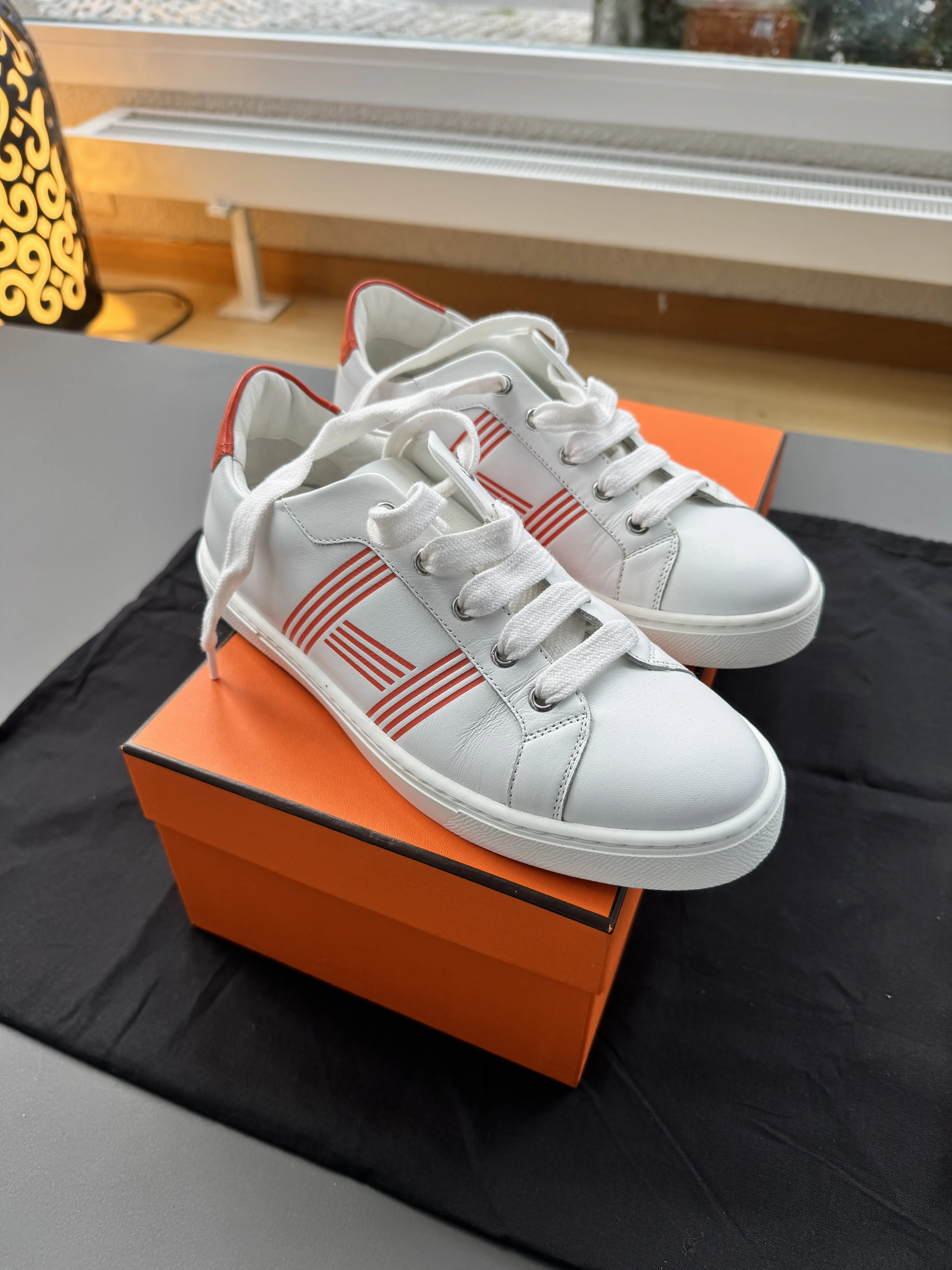 Neuwertige Hermes Sneakers | LOOP-Marktplatz