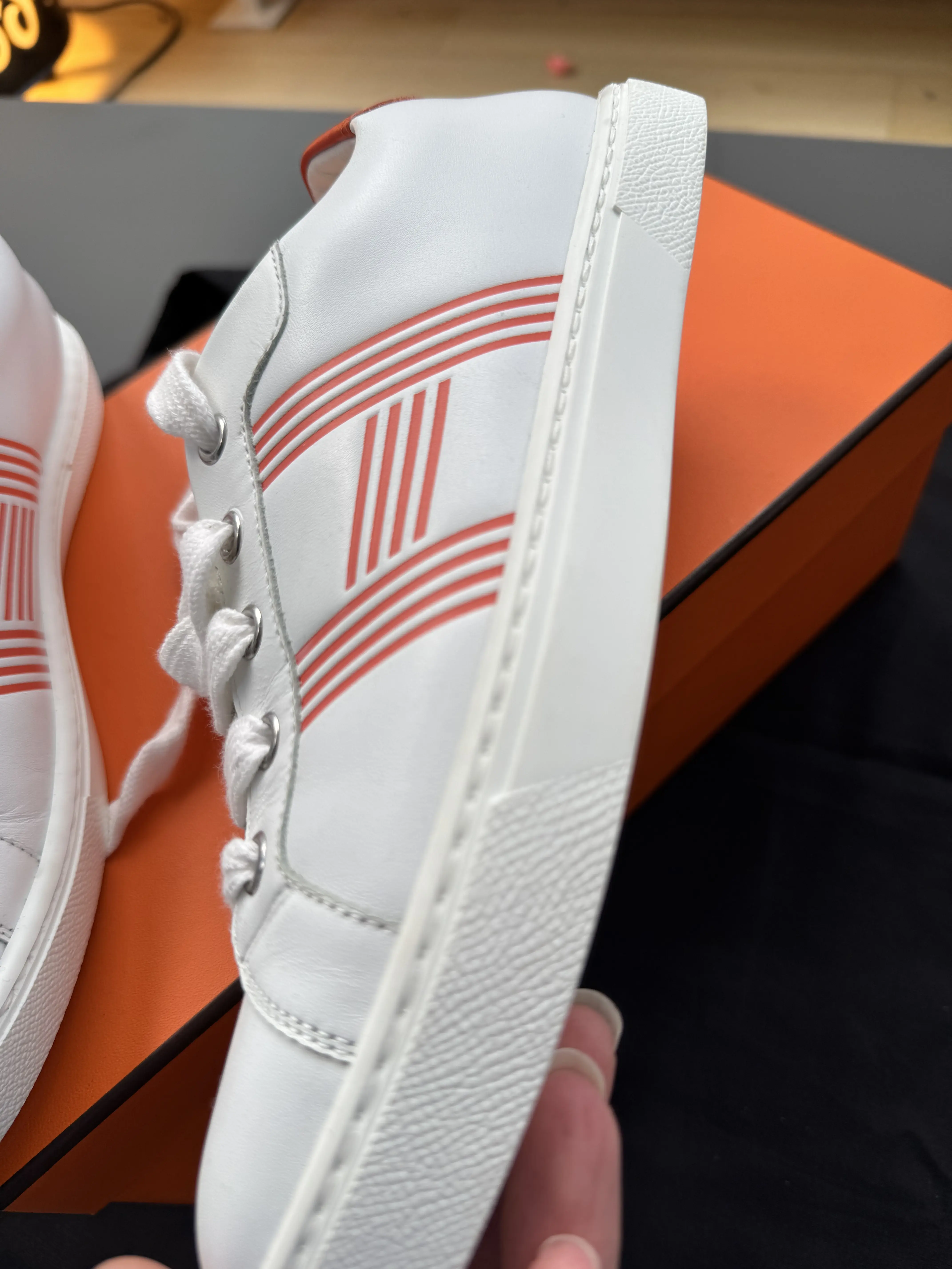 Neuwertige Hermes Sneakers | LOOP-Marktplatz