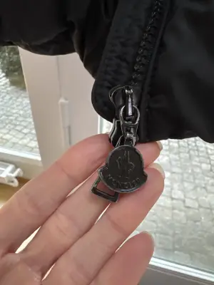 Moncler Daunenjacke | LOOP-Marktplatz