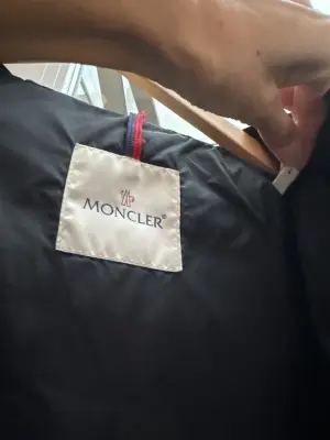 Moncler Daunenjacke | LOOP-Marktplatz