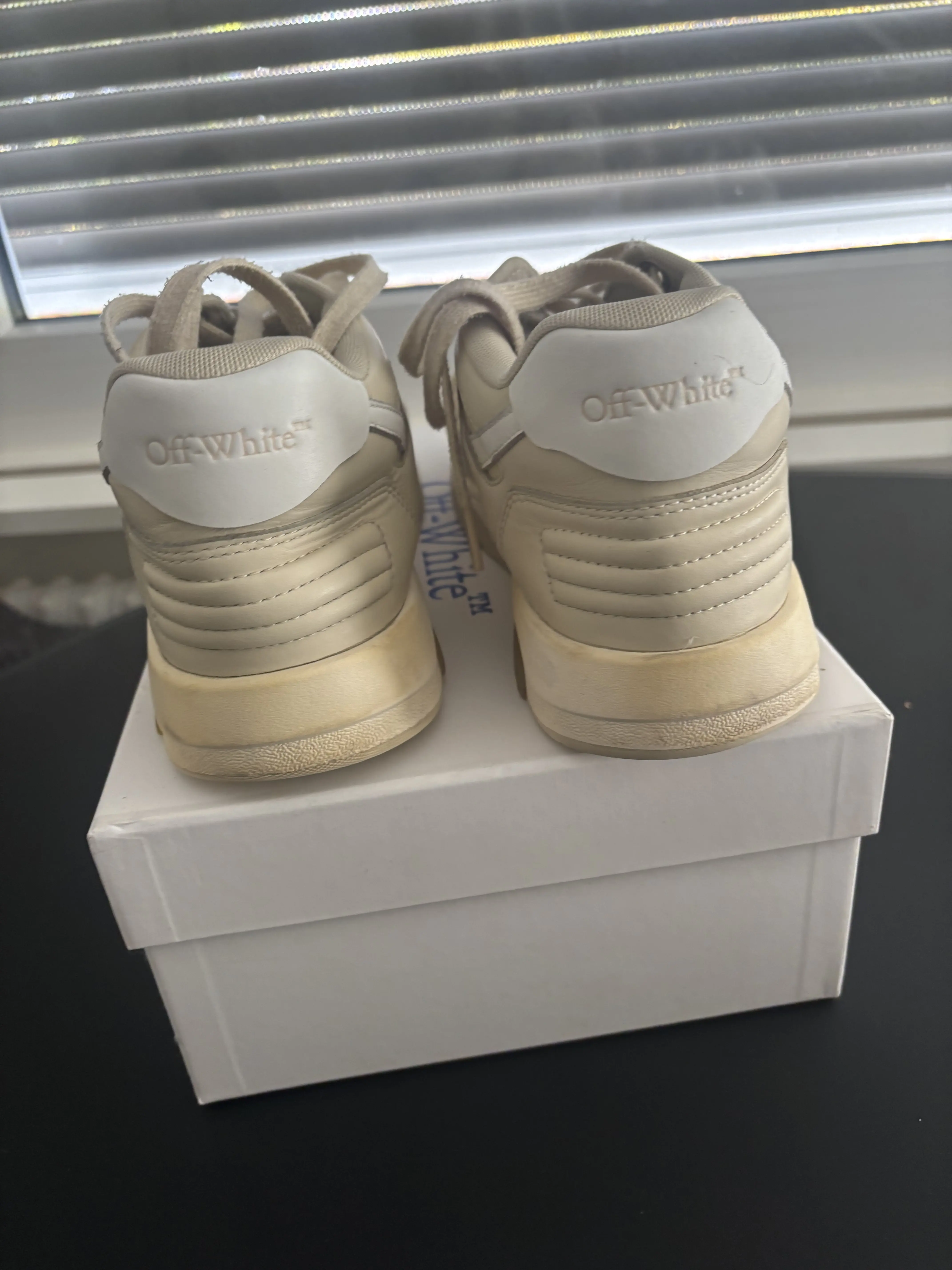 OFF-WHITE Out of Office Sneaker | LOOP-Marktplatz