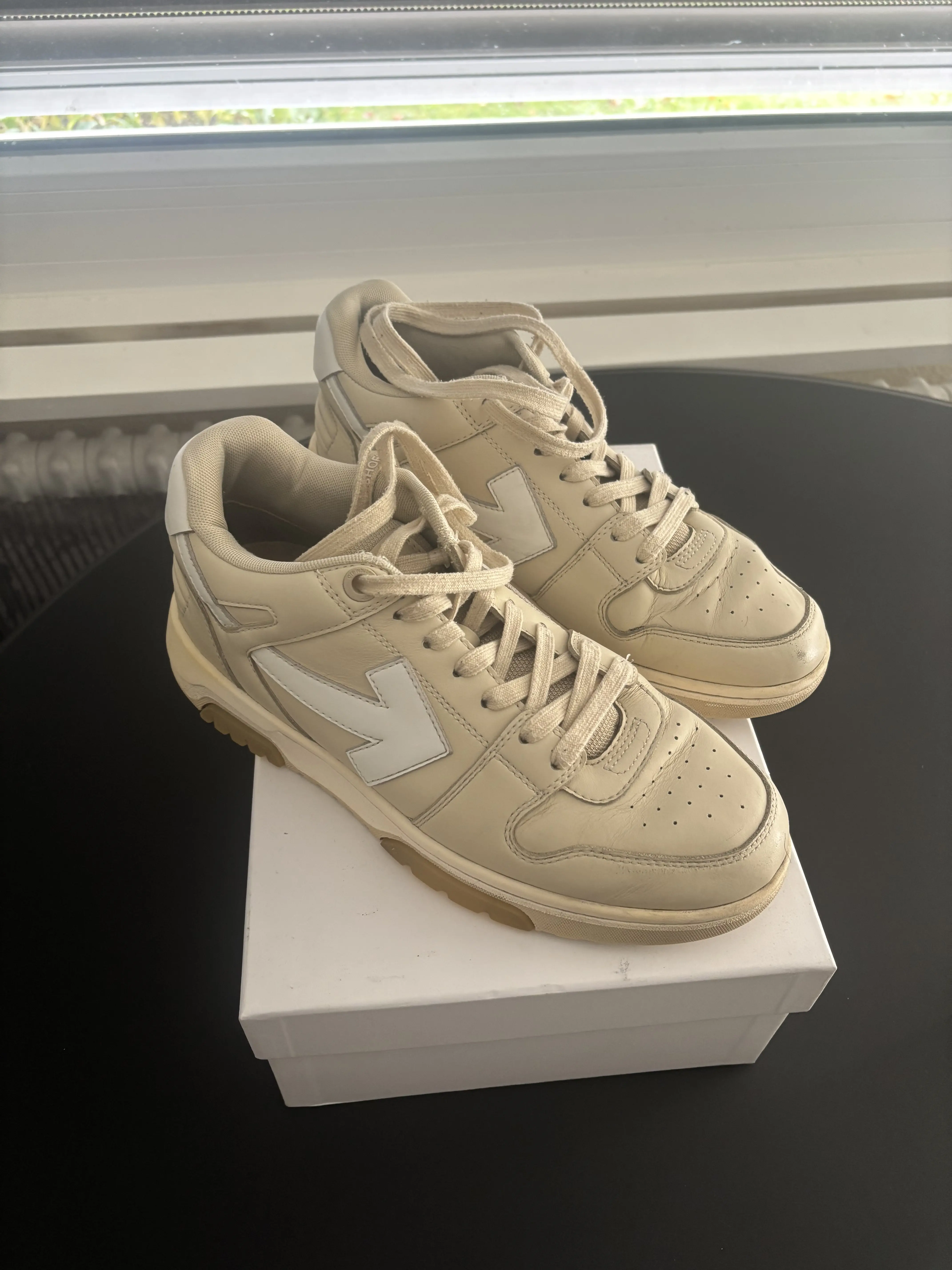 OFF-WHITE Out of Office Sneaker | LOOP-Marktplatz