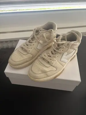 OFF-WHITE Out of Office Sneaker | LOOP-Marktplatz