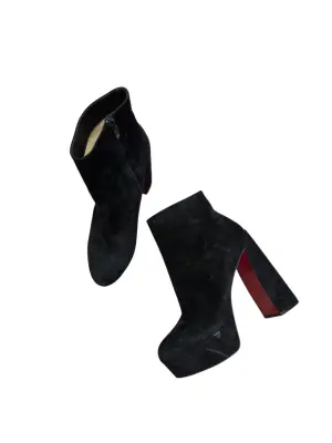 CHRISTIAN LOUBOUTIN  Stiefelette | LOOP-Marktplatz