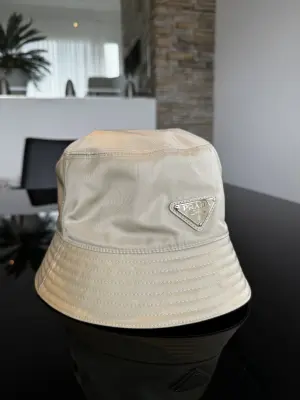 PRADA Re Nylon Fischerhut/ Bucket Hat | LOOP-Marktplatz