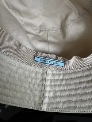 PRADA Re Nylon Fischerhut/ Bucket Hat | LOOP-Marktplatz