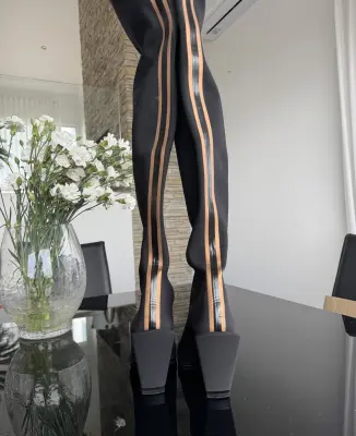 Elena Iachi Overknee Stiefel | LOOP-Marktplatz