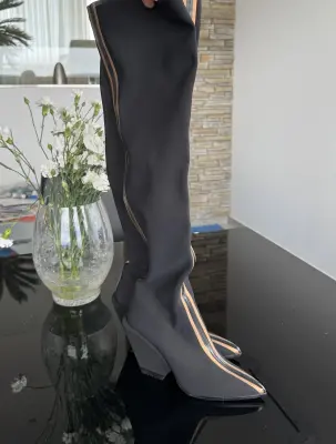 Elena Iachi Overknee Stiefel | LOOP-Marktplatz