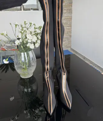 Elena Iachi Overknee Stiefel | LOOP-Marktplatz