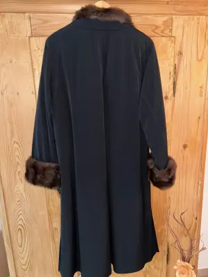 JOBIS Mantel mit Nerzbesatz | LOOP-Marktplatz