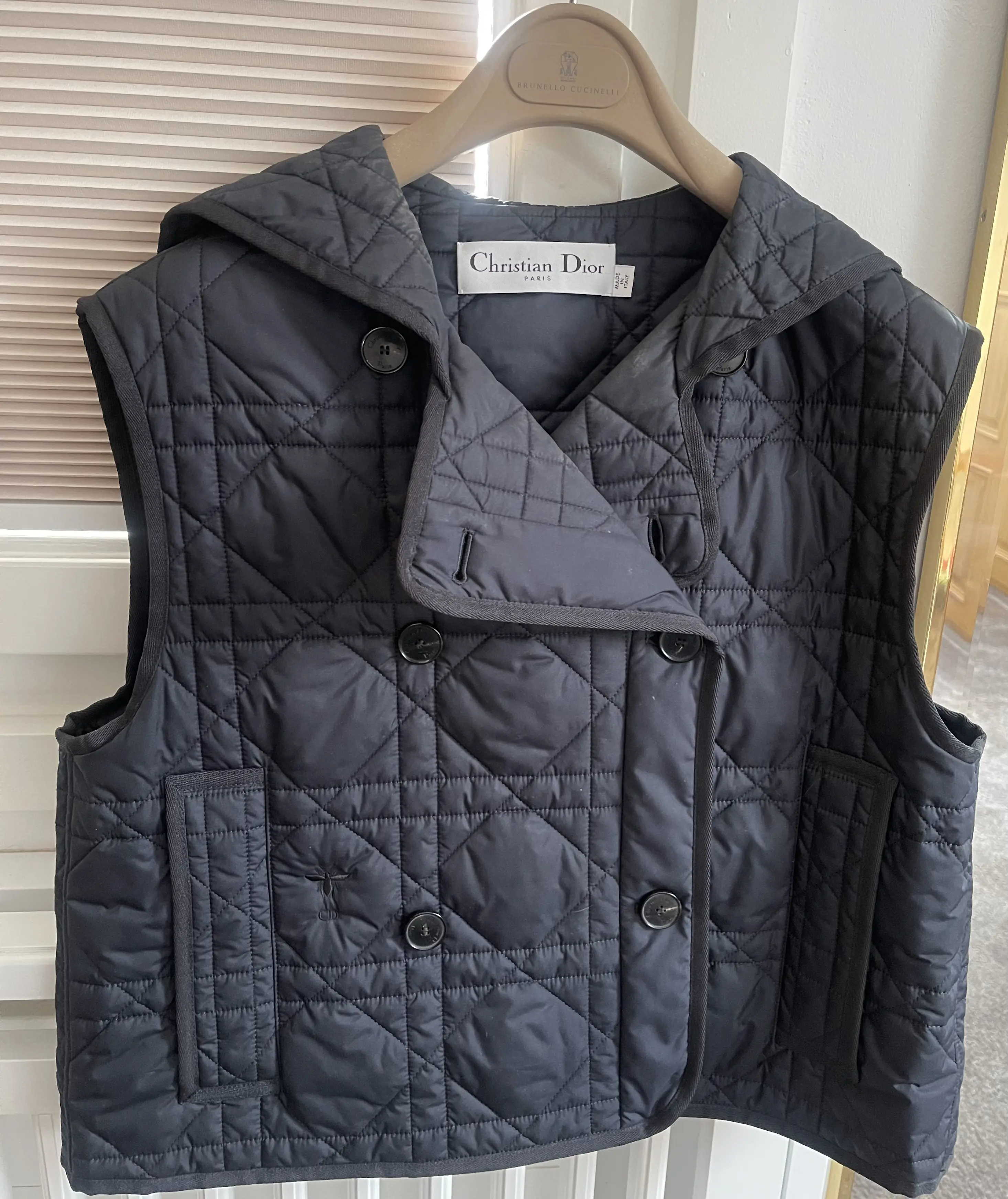 dunkelblaues Gilet | LOOP-Marktplatz