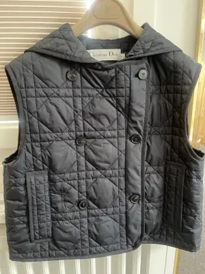 dunkelblaues Gilet | LOOP-Marktplatz