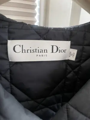 dunkelblaues Gilet | LOOP-Marktplatz