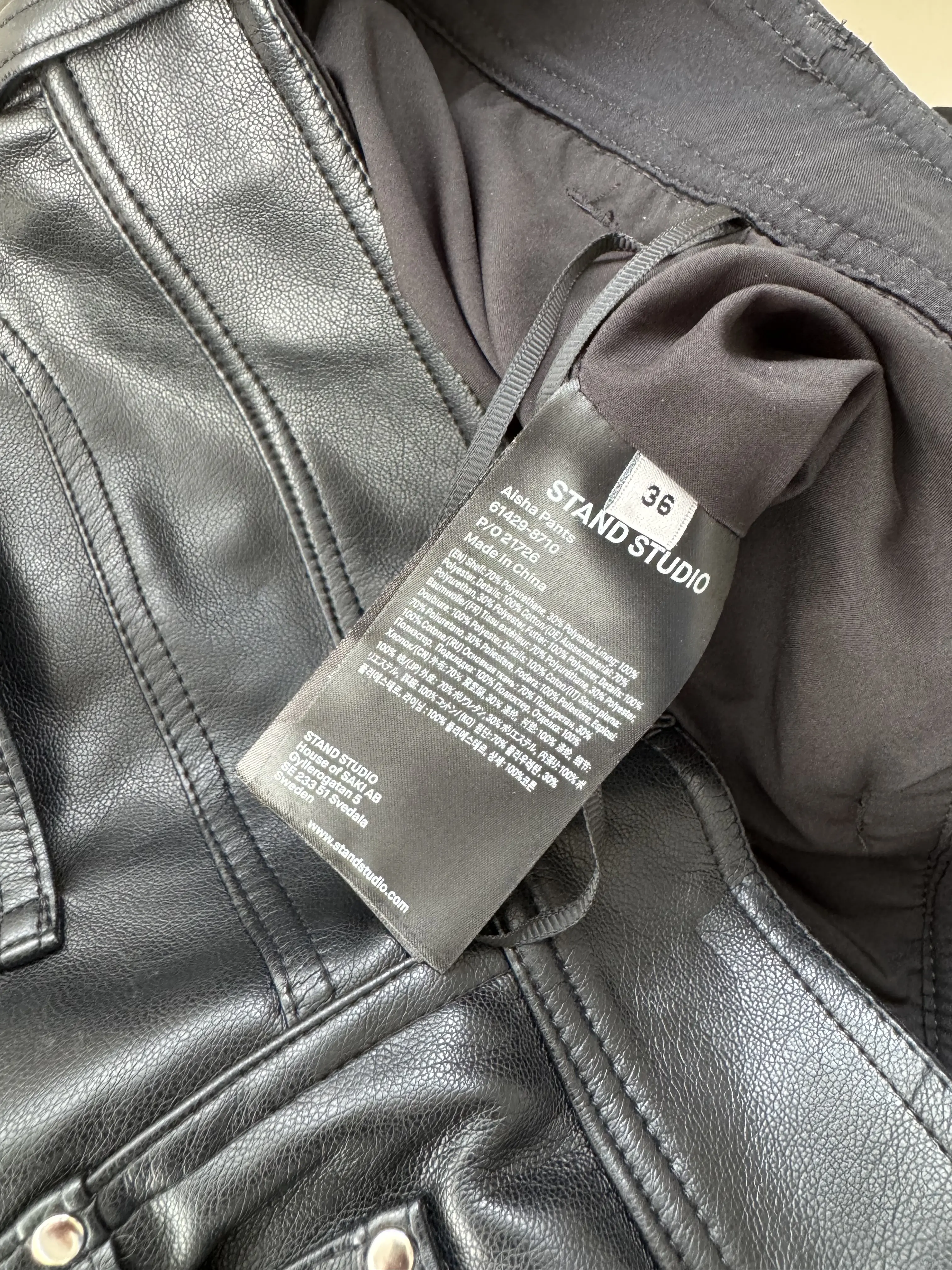 Stand Studio Lederhosen | LOOP-Marktplatz