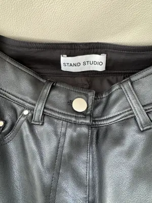 Stand Studio Lederhosen | LOOP-Marktplatz