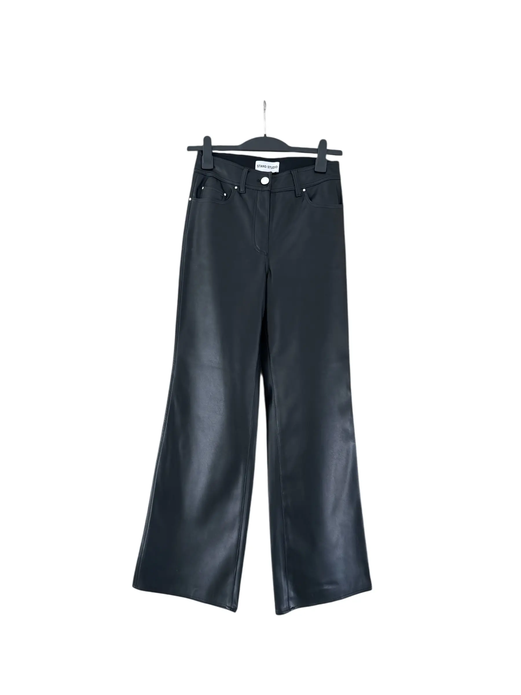 Stand Studio Lederhosen | LOOP-Marktplatz