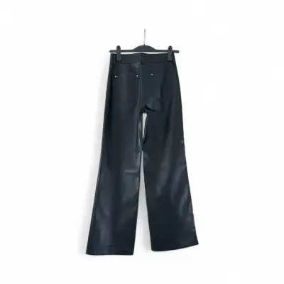 Stand Studio Lederhosen | LOOP-Marktplatz