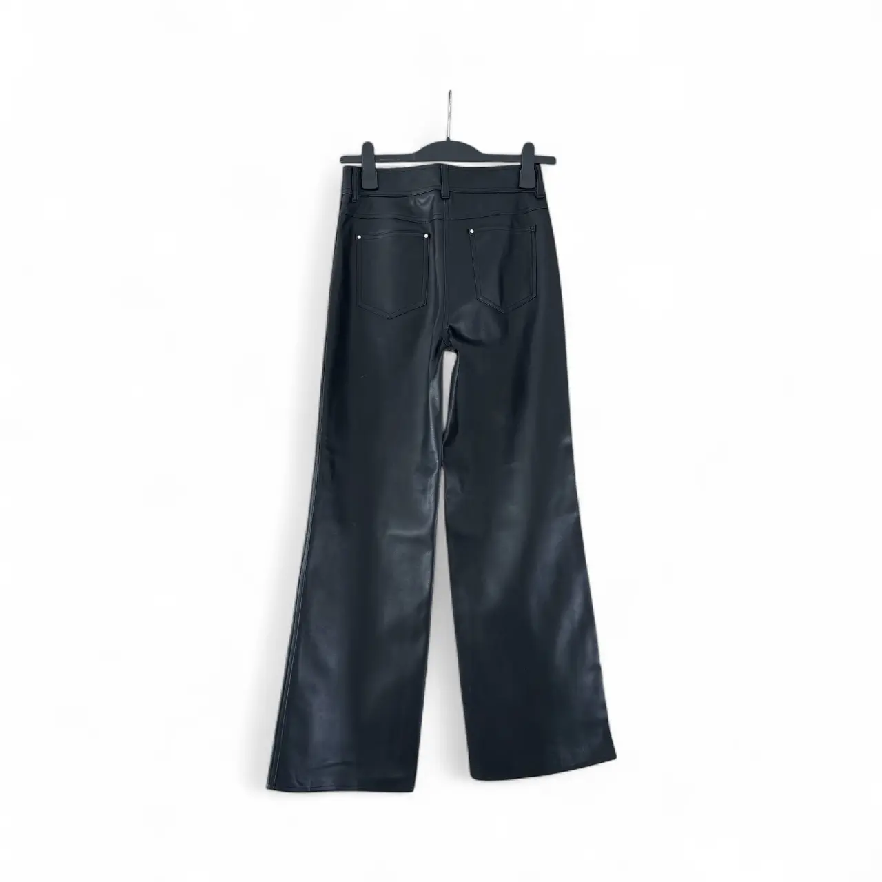 Stand Studio Lederhosen | LOOP-Marktplatz