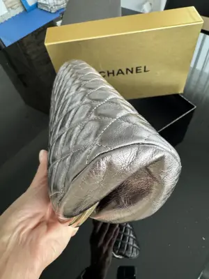 CHANEL Clutch silver metallic | LOOP-Marktplatz