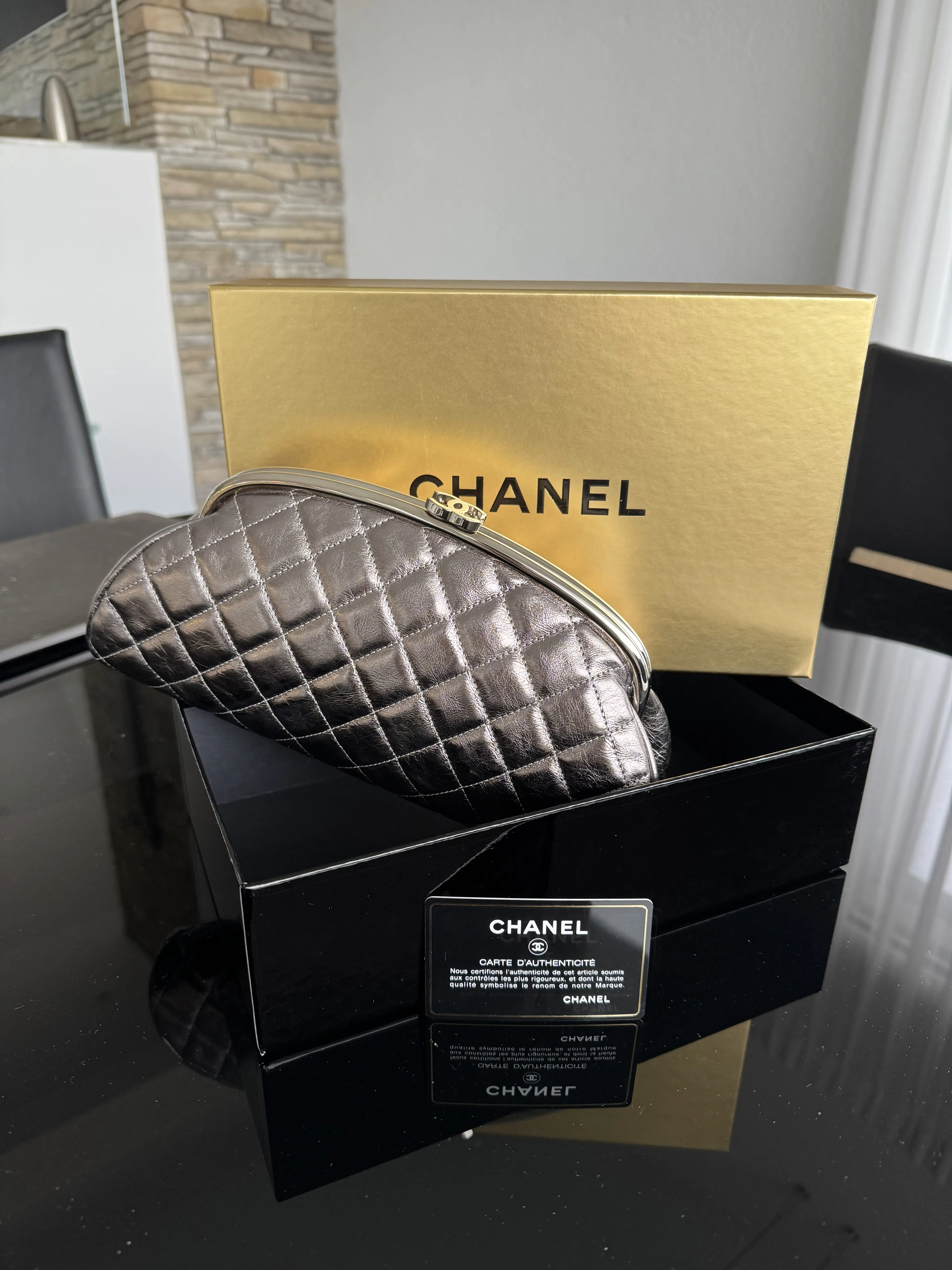 CHANEL Clutch silver metallic | LOOP-Marktplatz