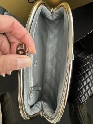 CHANEL Clutch silver metallic | LOOP-Marktplatz