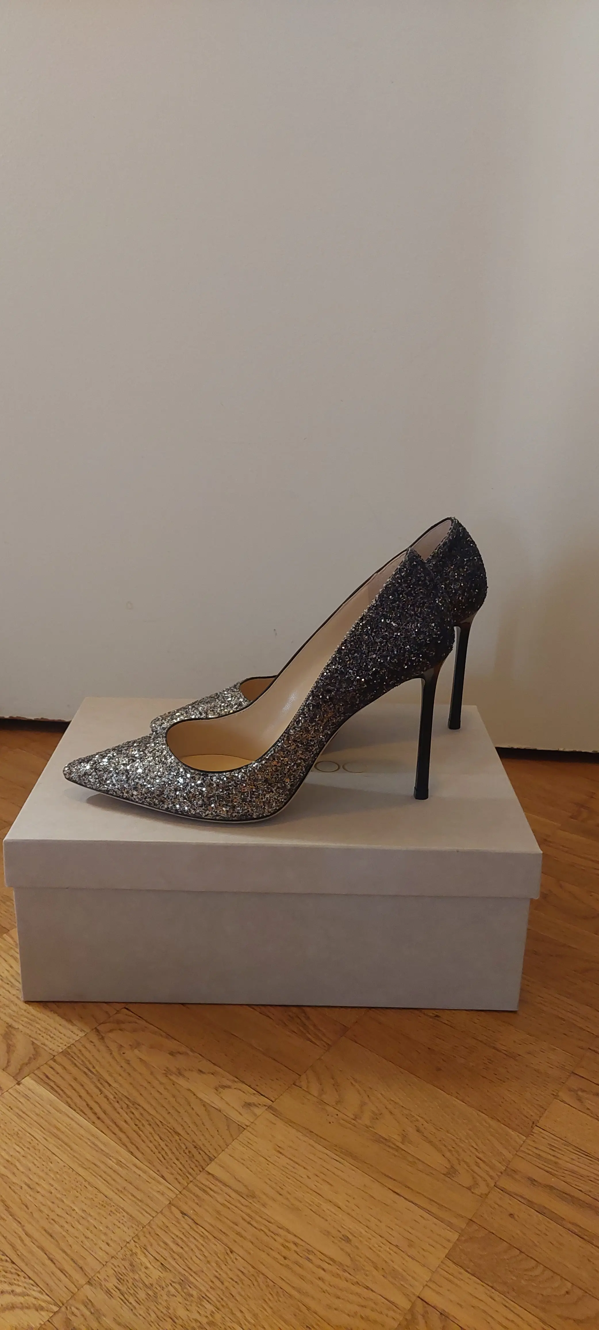 JIMMY CHOO ROMY 100 LIGHT MOCHA BLACK | LOOP-Marktplatz