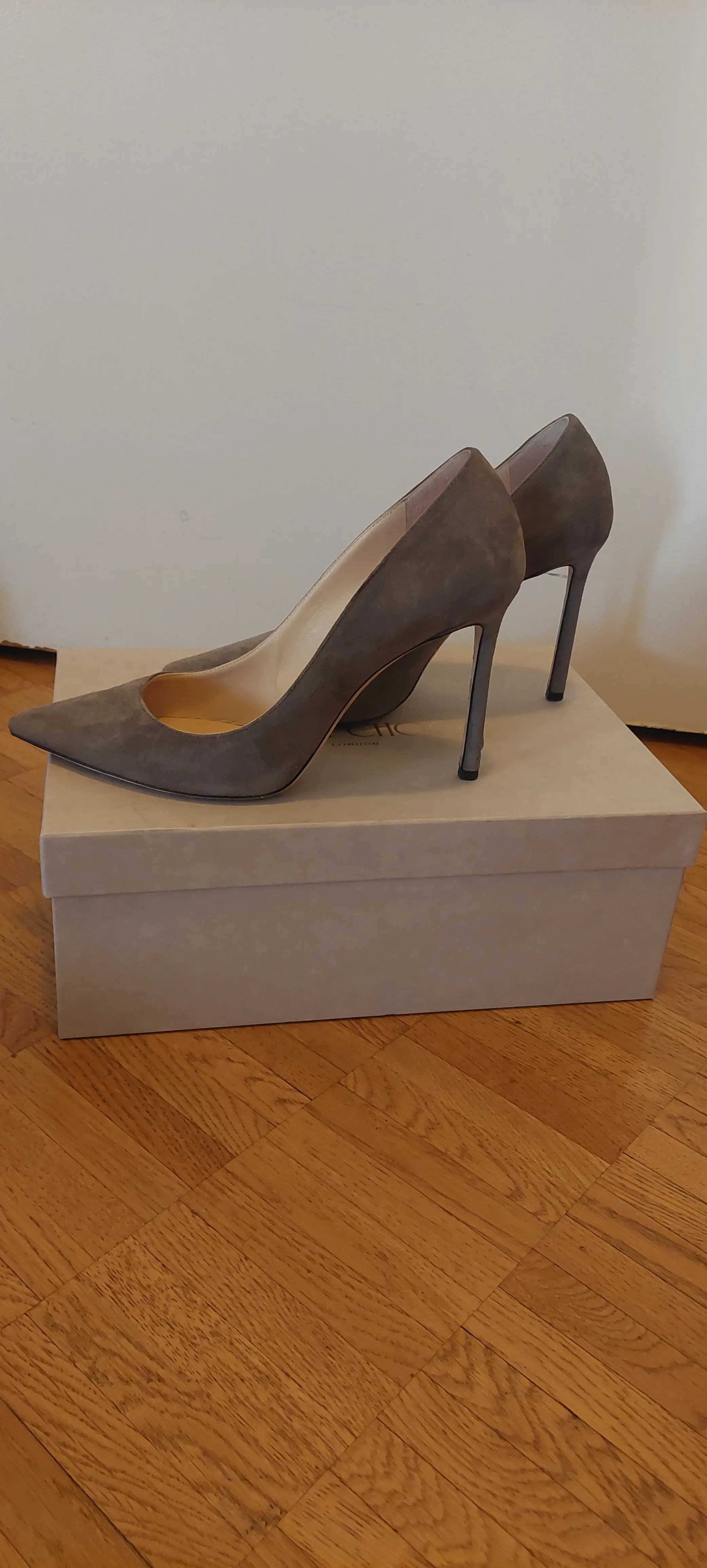 JIMMY CHOO ROMY 100 SUEDE TAUPE GREY | LOOP-Marktplatz