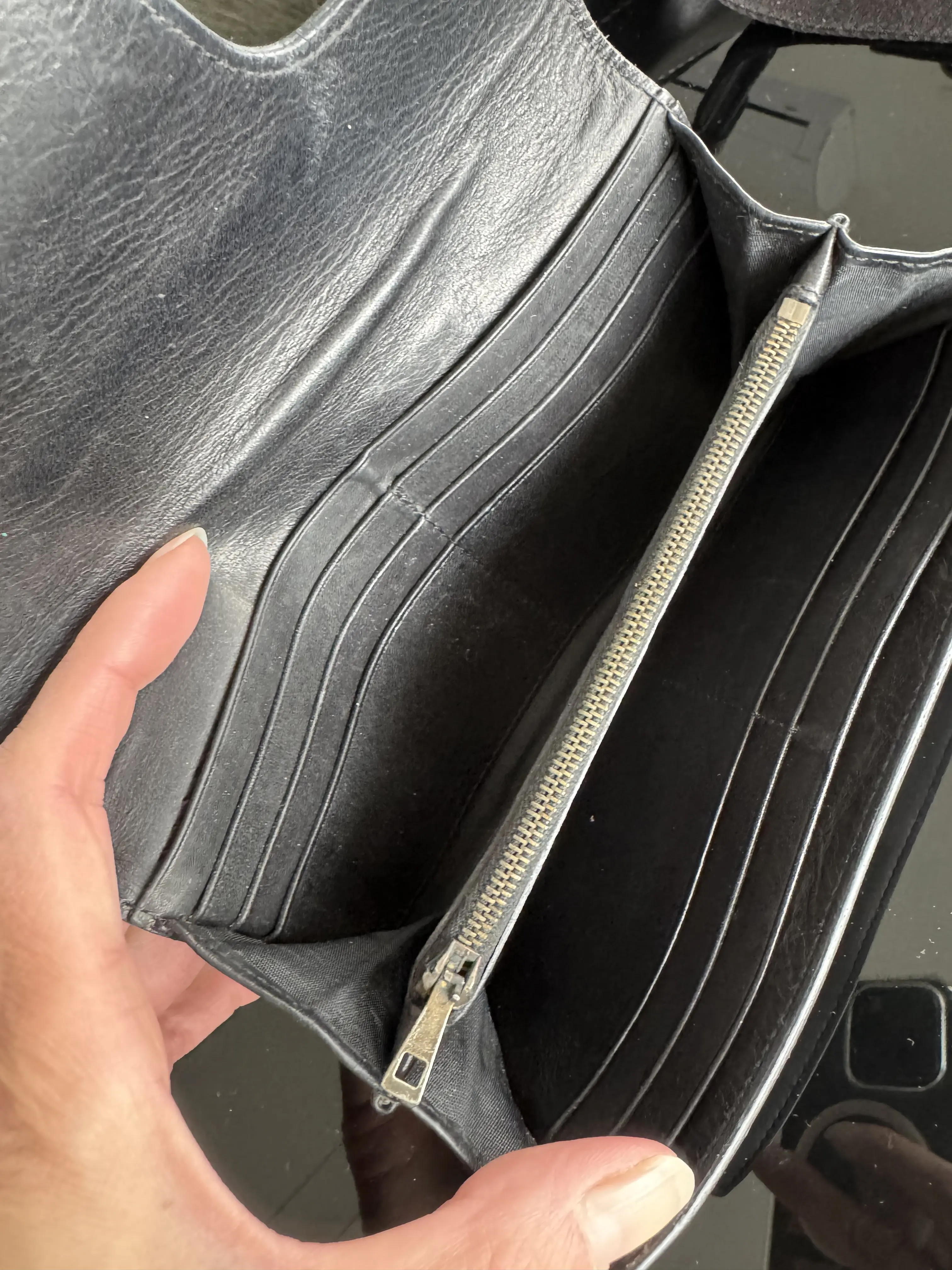 BALLY Schultertasche + Portemonnaie | LOOP-Marktplatz