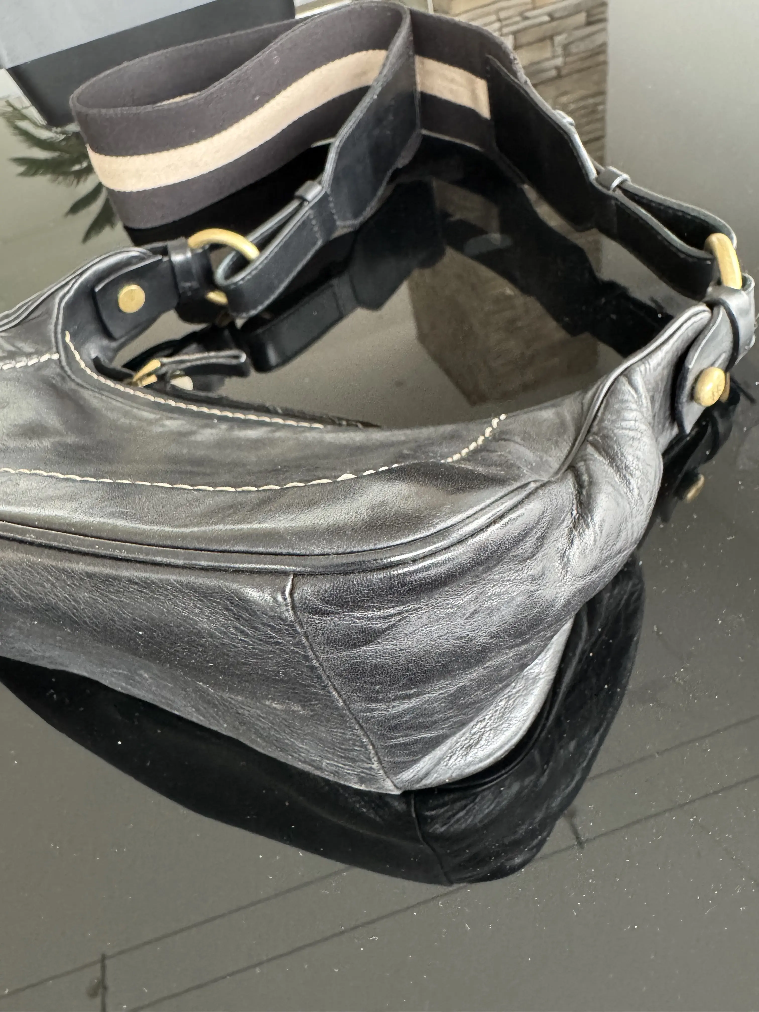 BALLY Schultertasche + Portemonnaie | LOOP-Marktplatz