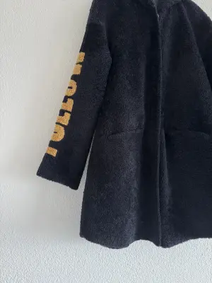 Lou Andrea Sherling Mantel | LOOP-Marktplatz