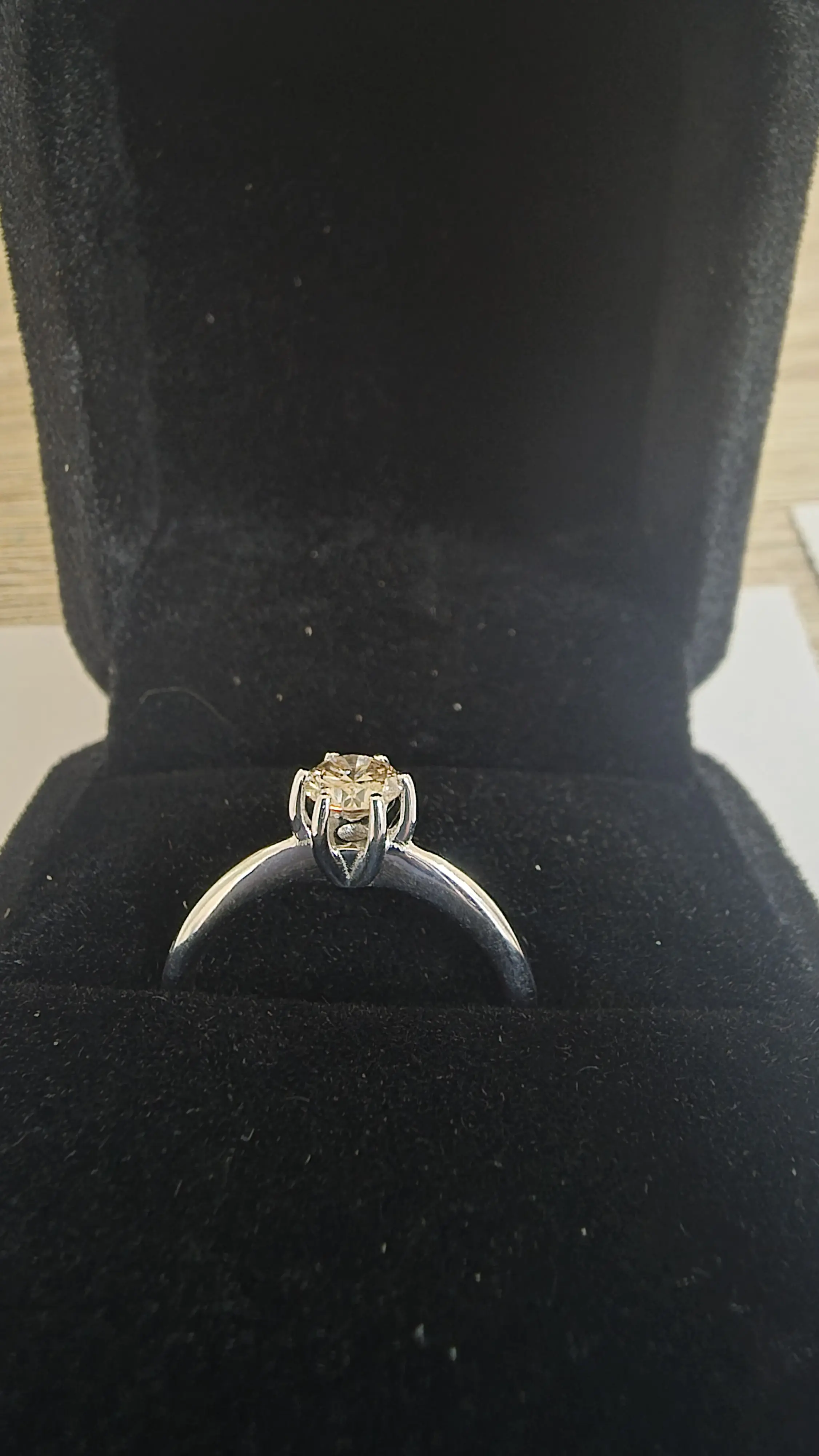 Oro bianco e diamante naturale | LOOP-Marktplatz