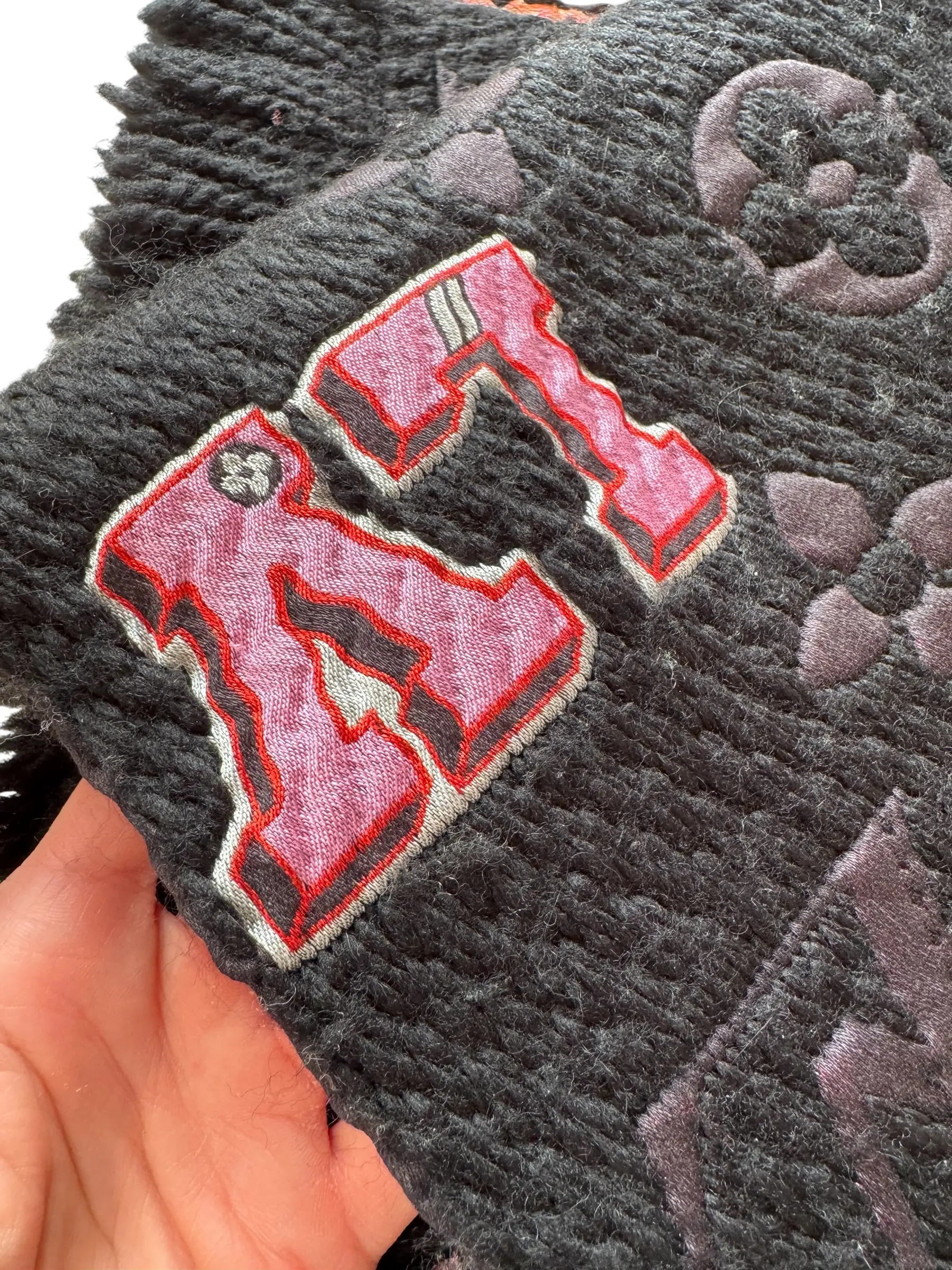 LOUIS VUITTON Logomania Schal | LOOP-Marktplatz