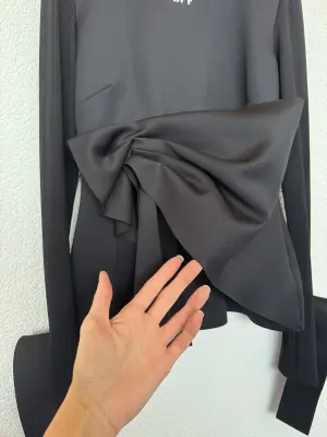 OFF-WHITE Bluse mit XXL Masche | LOOP-Marktplatz