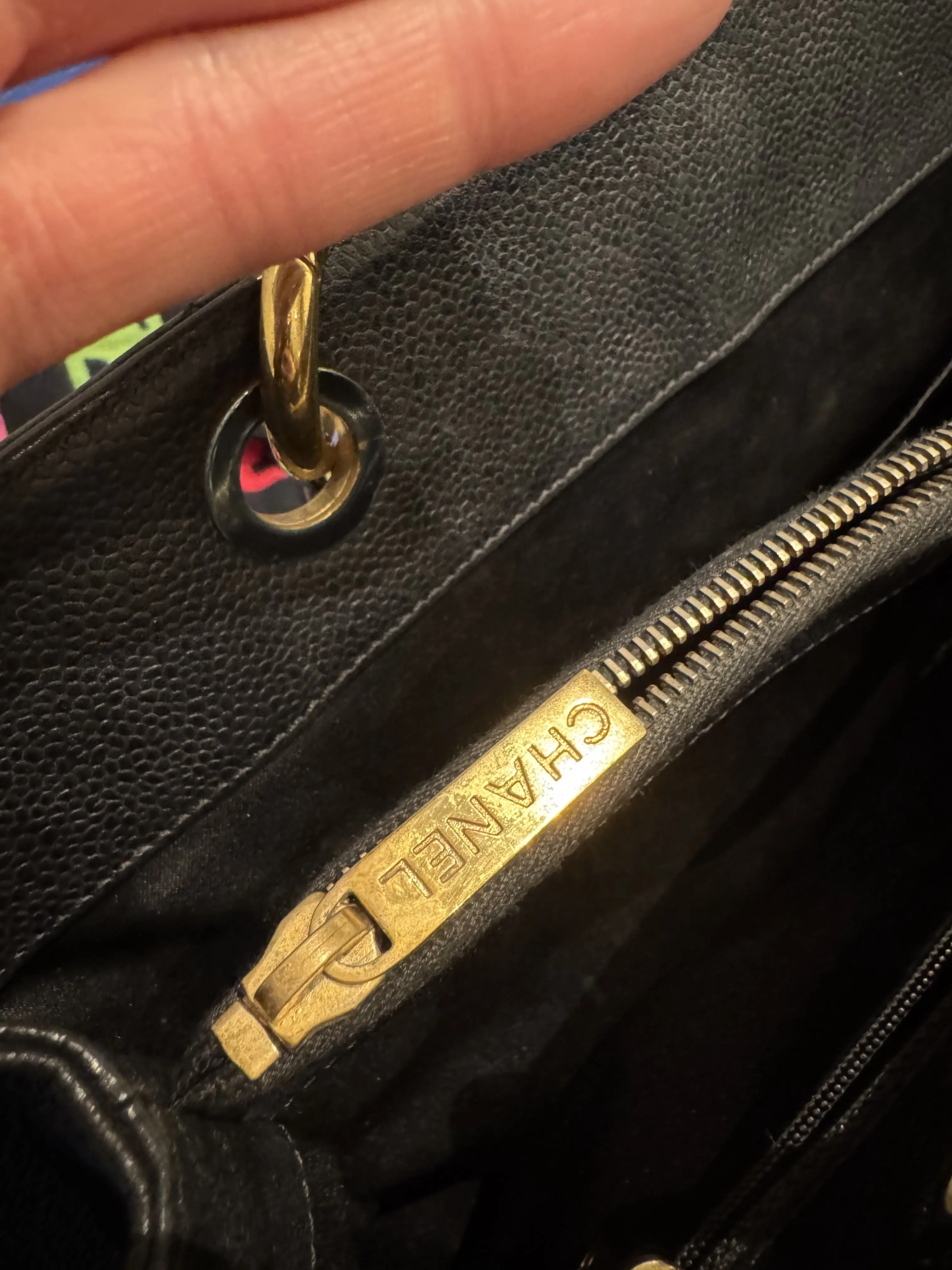 CHANEL GST Caviar Leder | LOOP-Marktplatz